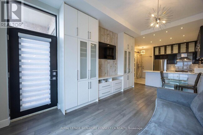 1720 Eglinton Ave E in Toronto, ON - Building Photo - Building Photo