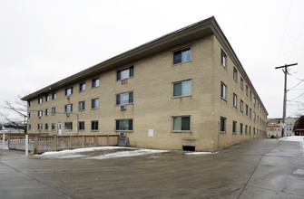 1422 S. 92nd Apartments in West Allis, WI - Building Photo - Building Photo