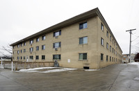 1422 S. 92nd Apartments in West Allis, WI - Building Photo - Building Photo