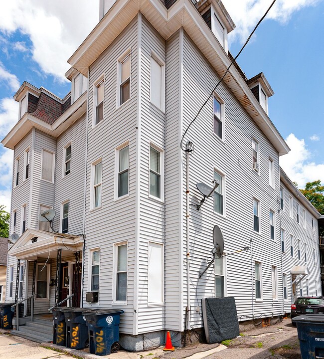 72 Chestnut St in Nashua, NH - Building Photo - Building Photo