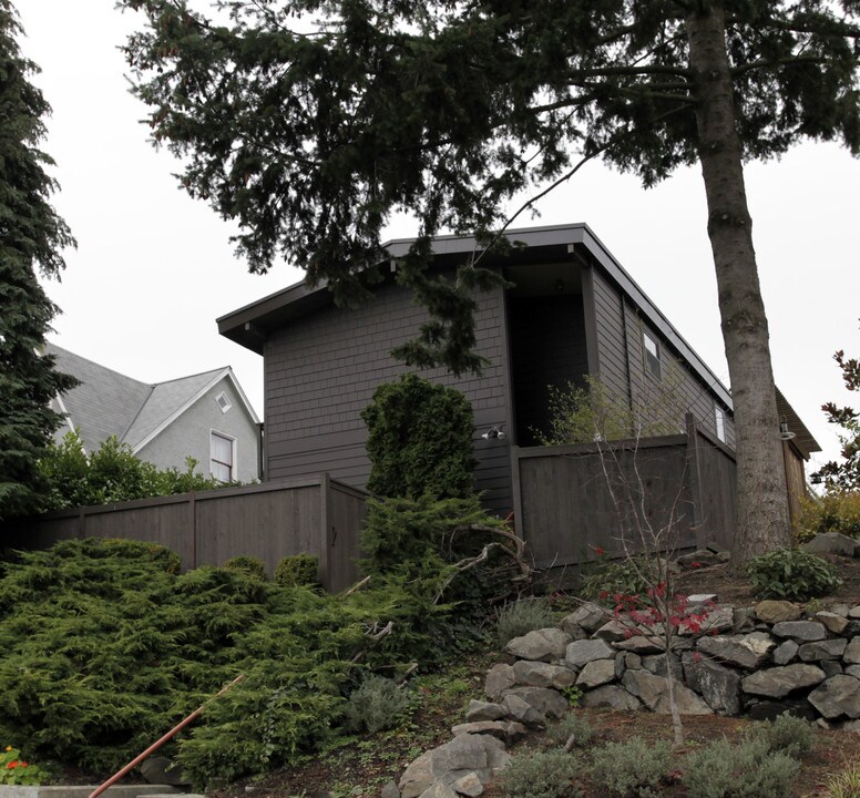 1517-1519 5th Ave W in Seattle, WA - Building Photo