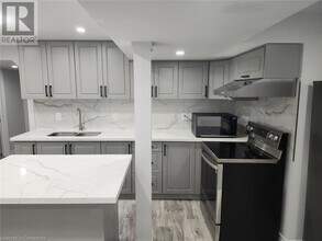 7378 Cloverleaf Ct in Mississauga, ON - Building Photo - Building Photo