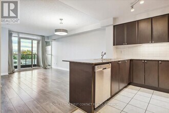 525 Wilson Ave in Toronto, ON - Building Photo - Building Photo