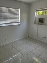 702 N L St in Lake Worth Beach, FL - Foto de edificio - Building Photo