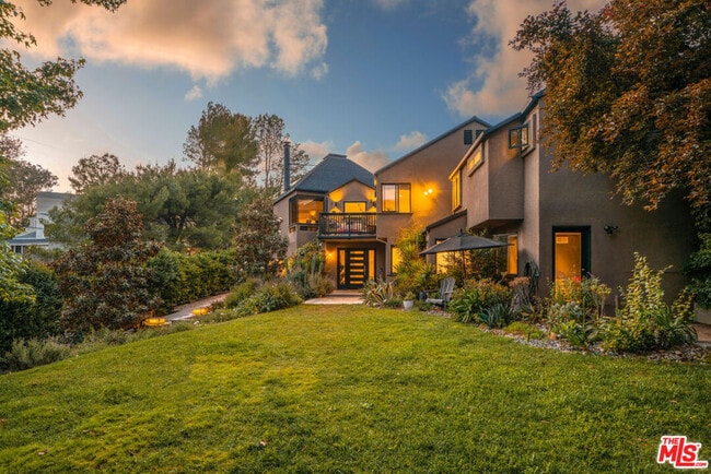 25761 Vista Verde Dr in Calabasas, CA - Building Photo - Building Photo