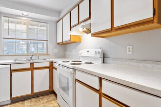 12027-12069 SE Foster Rd in Portland, OR - Foto de edificio - Building Photo