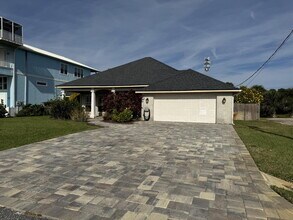 7 Deerwood St in Palm Coast, FL - Foto de edificio - Building Photo