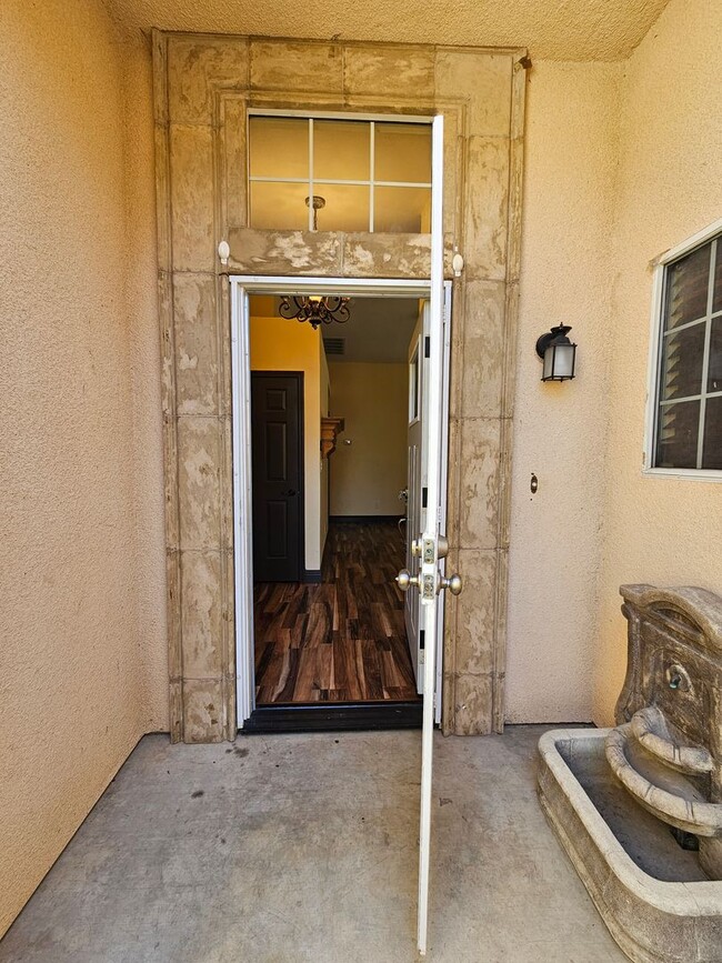 1860 College Greens Dr in Los Banos, CA - Building Photo - Building Photo