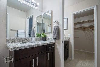 Hidden Creek in Vacaville, CA - Foto de edificio - Interior Photo