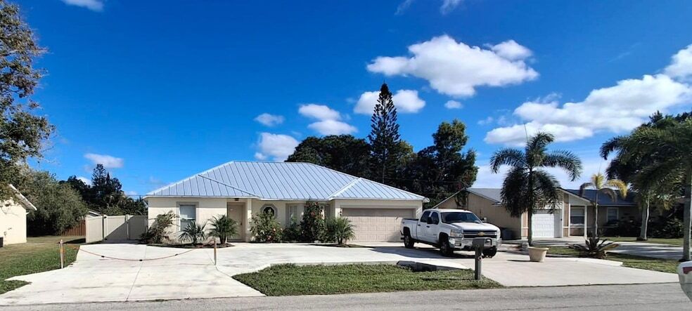 365 NW Hibiscus St in Port St. Lucie, FL - Building Photo