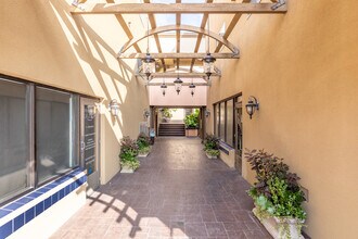 Bella Capri in La Jolla, CA - Building Photo - Building Photo
