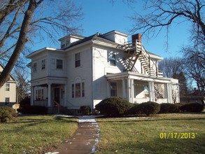 907 E Locust St in Davenport, IA - Foto de edificio - Building Photo