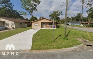 1202 Forbes St in Green Cove Springs, FL - Building Photo