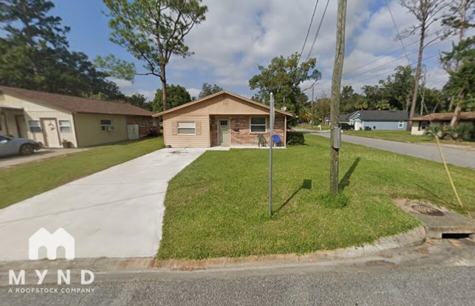1202 Forbes St in Green Cove Springs, FL - Building Photo