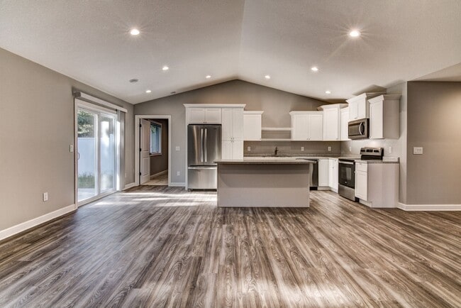 property at 1543 Charleston Dr