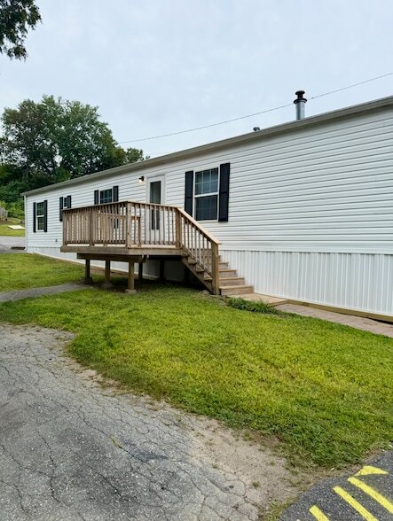 260 Norwich-New London Turnpike in Montville, CT - Building Photo