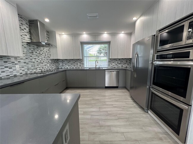 1405 N 46th Ave in Hollywood, FL - Foto de edificio - Building Photo