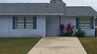 322 Sherborne Ln in Kissimmee, FL - Building Photo