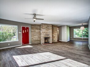 413 Garraty Rd in San Antonio, TX - Building Photo - Building Photo