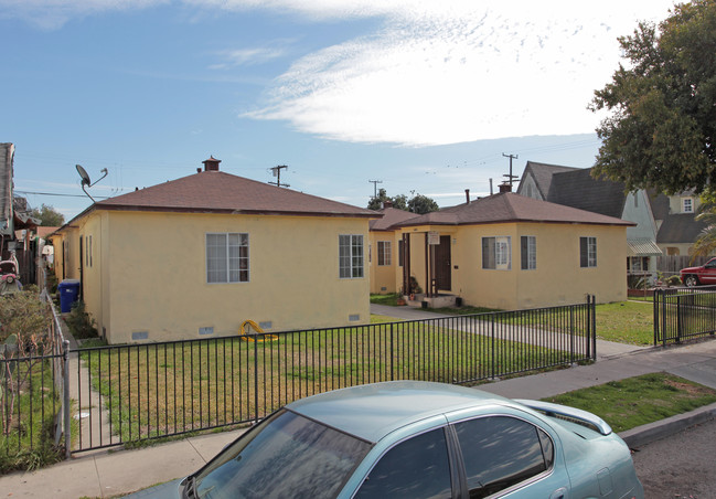 8164 Chestnut Ave in South Gate, CA - Foto de edificio - Building Photo