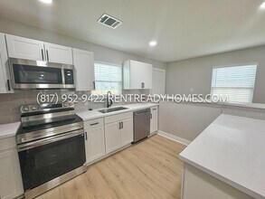 607 Lake View Dr in Montgomery, TX - Building Photo - Building Photo