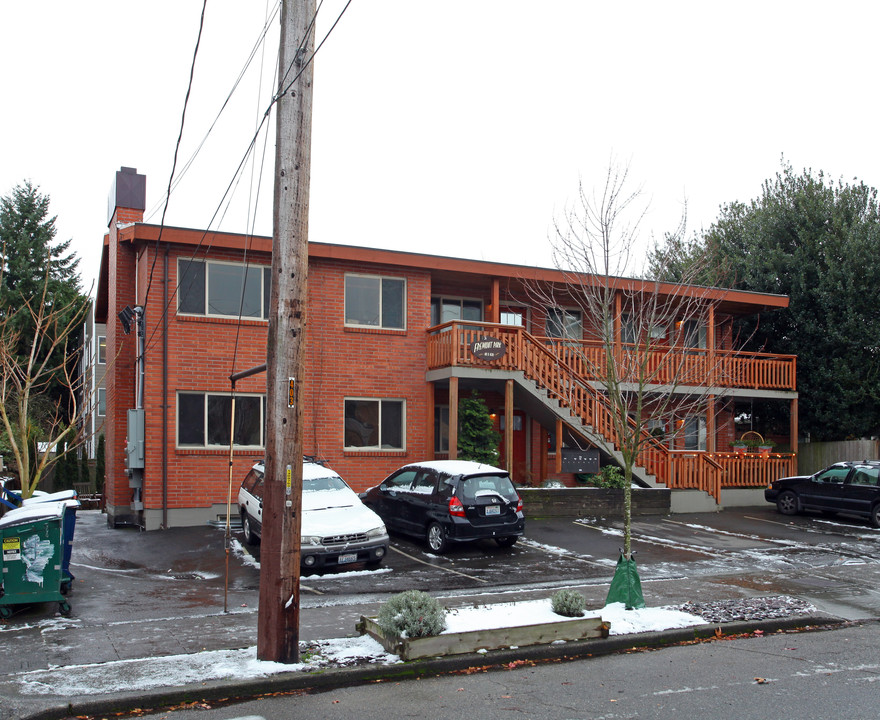 Fremont Park in Seattle, WA - Building Photo