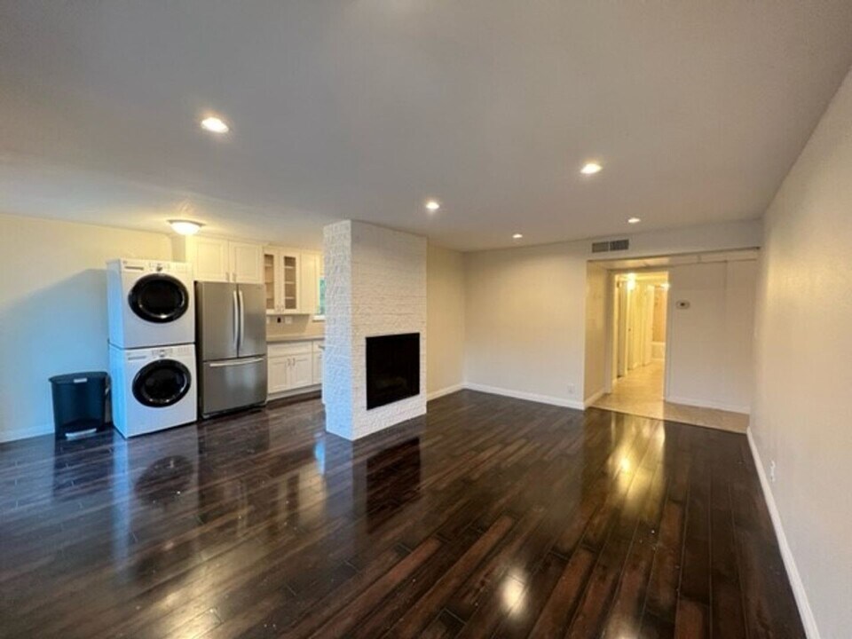 11578 Wyoming Ave in Los Angeles, CA - Building Photo