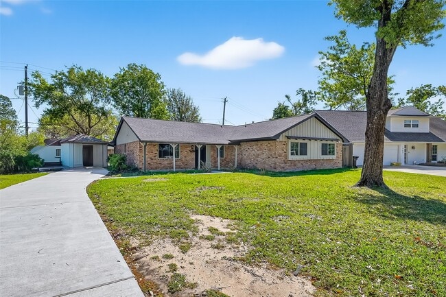 1906 Shadow Bend Dr in Houston, TX - Building Photo - Building Photo