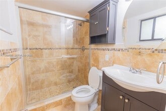 8700 SW 133rd Avenue Rd in Miami, FL - Foto de edificio - Building Photo