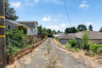 4639 James Ave in Castro Valley, CA - Building Photo - Building Photo