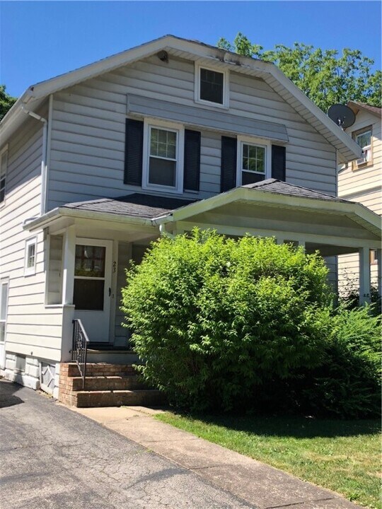 23 Highland Ave in Rochester, NY - Building Photo