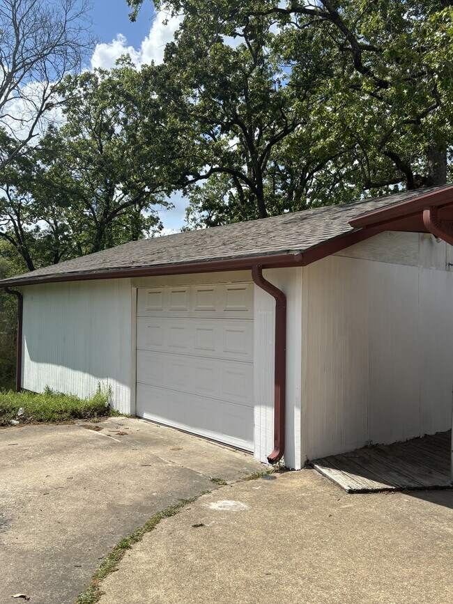 906 Meadow Ln in Lufkin, TX - Building Photo - Building Photo