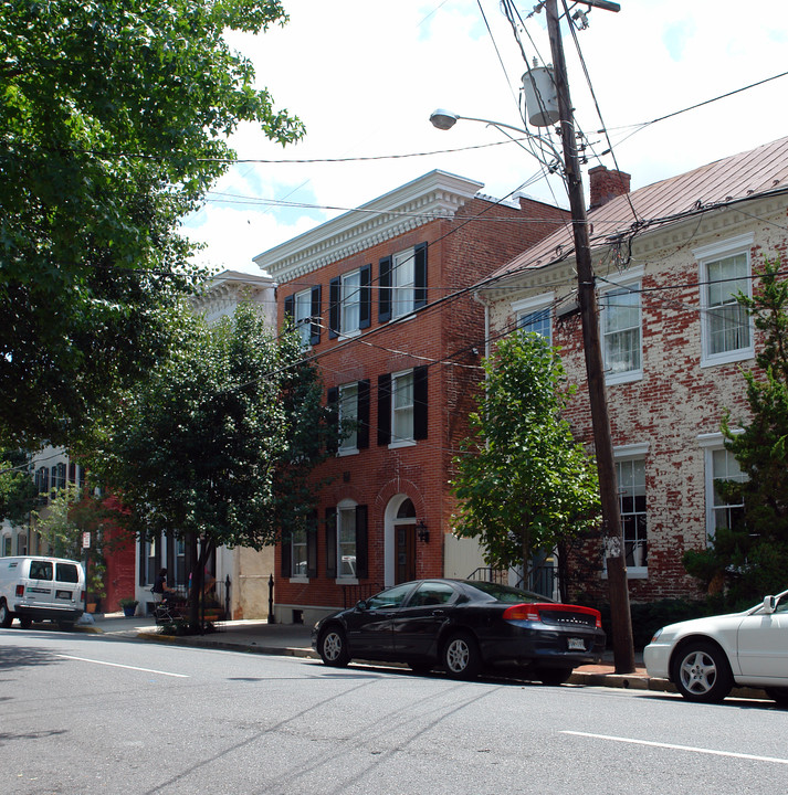 118 W 3rd St in Frederick, MD - Building Photo