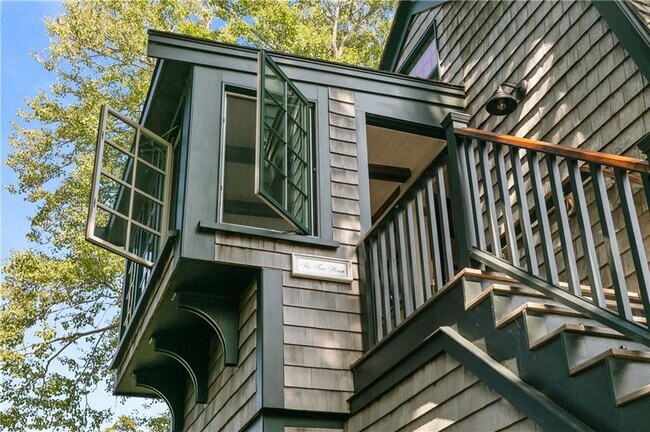 99 Coggeshall Ave in Newport, RI - Building Photo - Building Photo