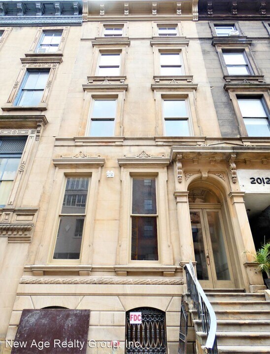 2010 Walnut St in Philadelphia, PA - Building Photo