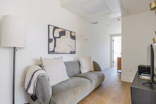 611 N Virgil Ave in Los Angeles, CA - Building Photo