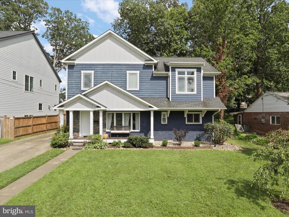3005 Rogers Dr in Falls Church, VA - Building Photo
