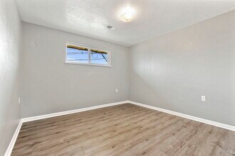 5715 E 62nd Ave, Unit 1 in Commerce City, CO - Foto de edificio - Building Photo