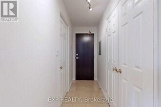 55 Bloor St E in Toronto, ON - Building Photo - Building Photo