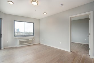 461 Newark Ave in Jersey City, NJ - Building Photo - Building Photo