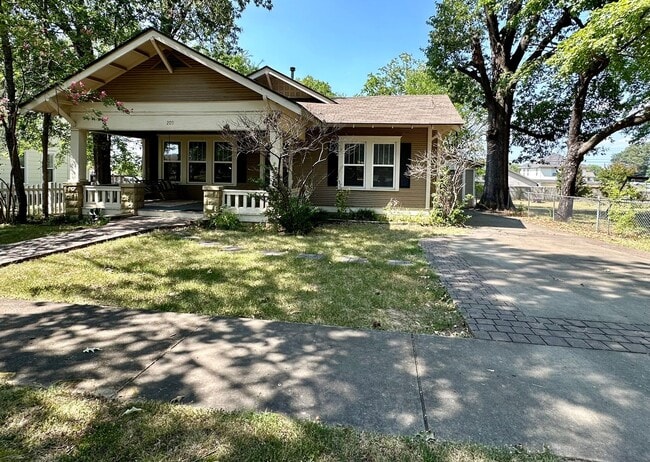 property at 209 E 5th St