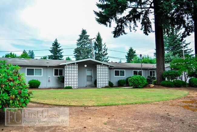 18001 Northeast Pacific Street in Portland, OR - Foto de edificio - Building Photo