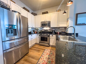 340 W Superior St in Chicago, IL - Building Photo - Building Photo