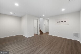 15983 Marsh Pl in Haymarket, VA - Building Photo