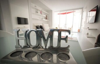 220 Nice Ln in Newport Beach, CA - Building Photo - Building Photo