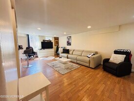 32 Whitney Dr in Marlboro, NJ - Building Photo