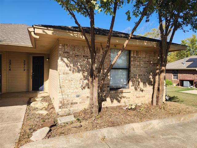 2212 Bernard St in Denton, TX - Foto de edificio
