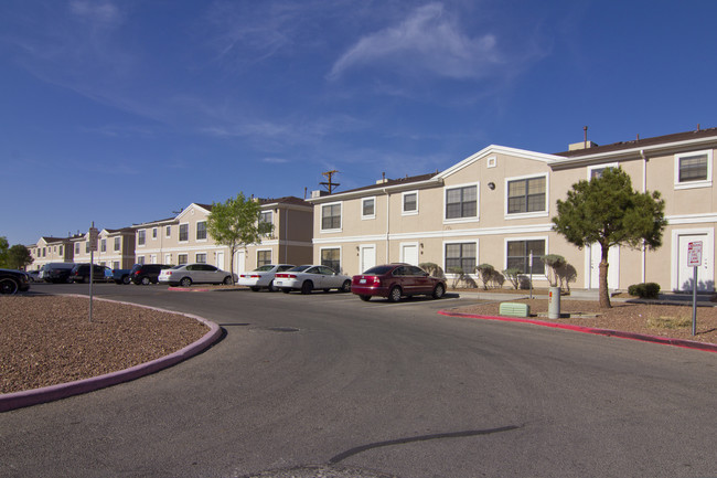 Franklin Place Townhomes in El Paso, TX - Building Photo - Building Photo