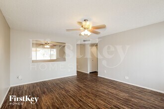 3846 W Dalphin Rd in Phoenix, AZ - Foto de edificio - Building Photo