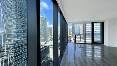 1451 Brickell Ave, Unit 2406 in Miami, FL - Building Photo - Building Photo